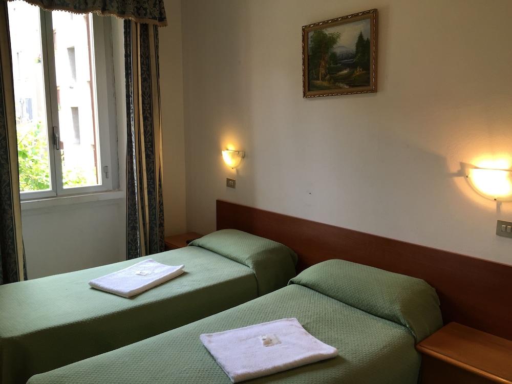 Hotel Adelchi Milan Luaran gambar