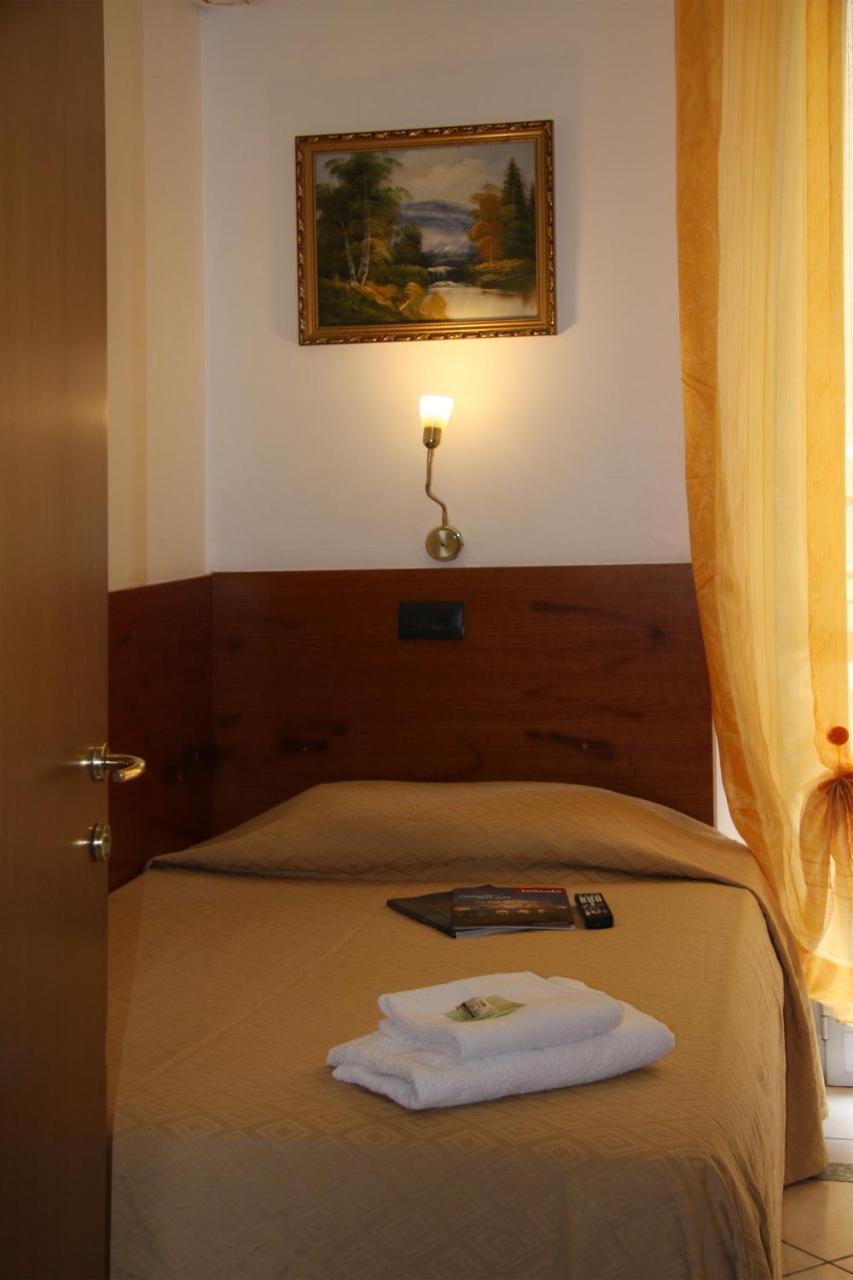 Hotel Adelchi Milan Luaran gambar