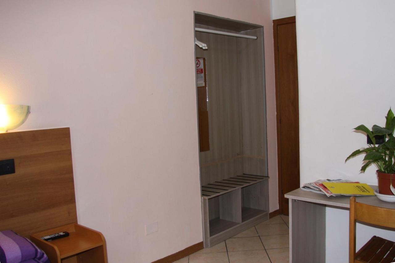 Hotel Adelchi Milan Luaran gambar